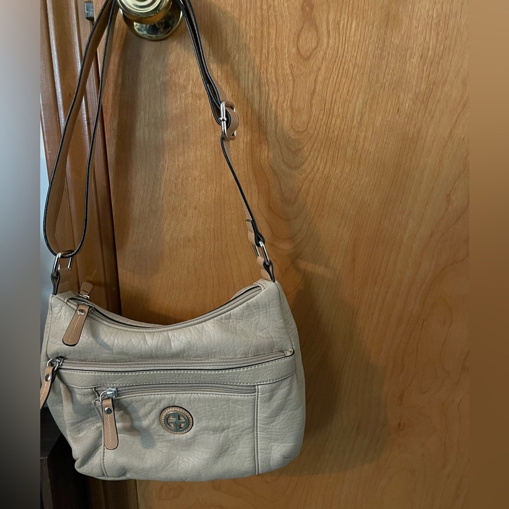Giani Bernini  purse/crossover Bag . 13” X. 9”. Great shape!